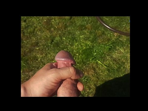❤️ Hot hottie ökölbe szorította a rózsaszín punciját, és egy spriccelővel elélvezett a nyári kertben ❤️❌ Sluts at hu.sitevox.top